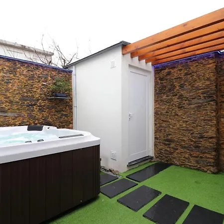 Dainty House Ovar